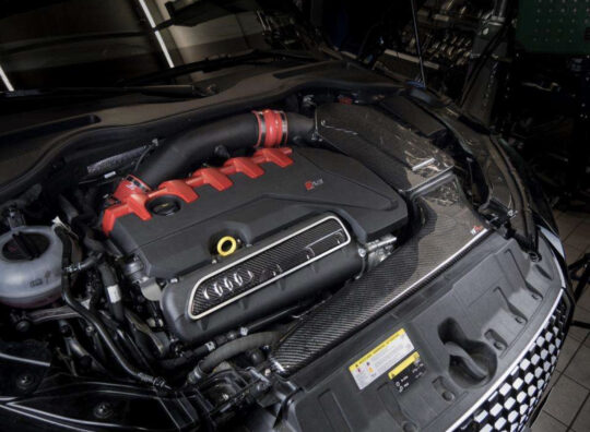 Echt-Carbon Saugrohrabdeckung für Audi TTRS 8S/ RS3 8V 1